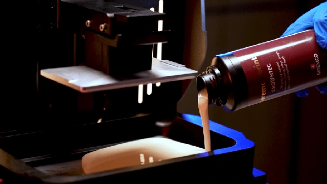 SHINING 3D AccuFab-F1 reçine haznesine dental baskı malzemesinin hazırlanması